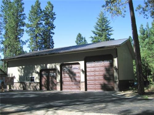 Traditional Residential Overhead Doors | Steel Structures America