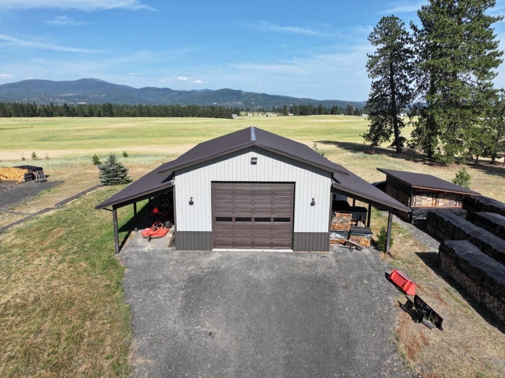 Front view of 30×48×16 post-frame shop with two 12×48 lean-tos in Chattaroy Washington