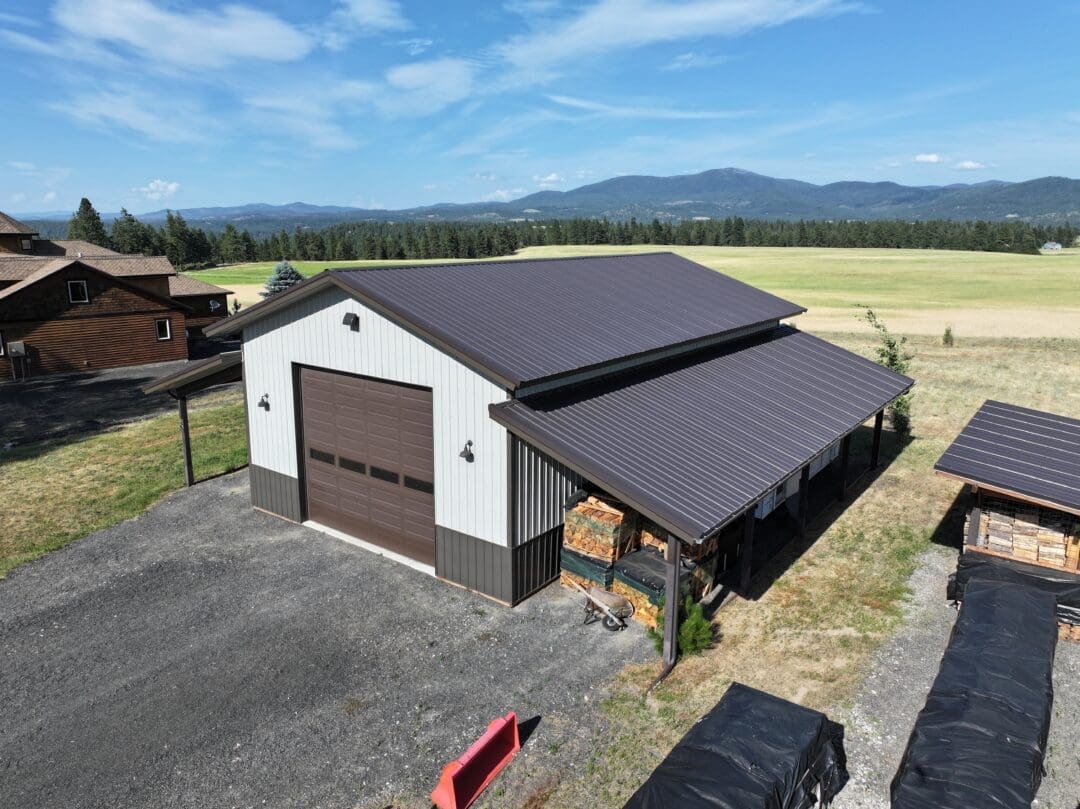 Front view of 30×48×16 post-frame shop with two 12×48 lean-tos in Chattaroy Washington