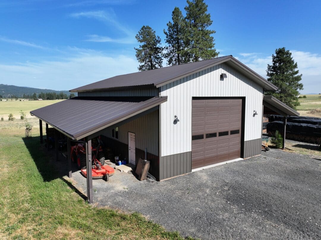 Front view of 30×48×16 post-frame shop with two 12×48 lean-tos in Chattaroy Washington