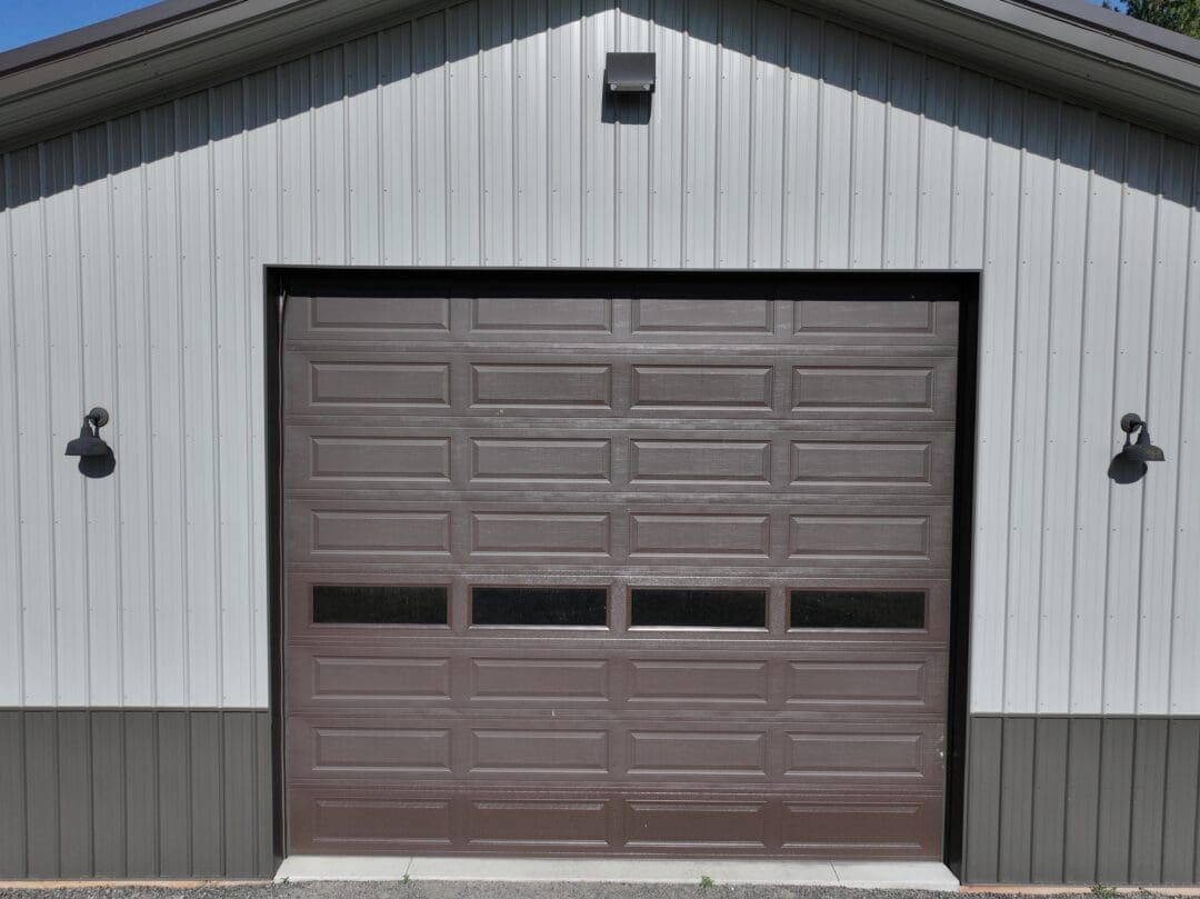 Front view of 30×48×16 post-frame shop with two 12×48 lean-tos in Chattaroy Washington