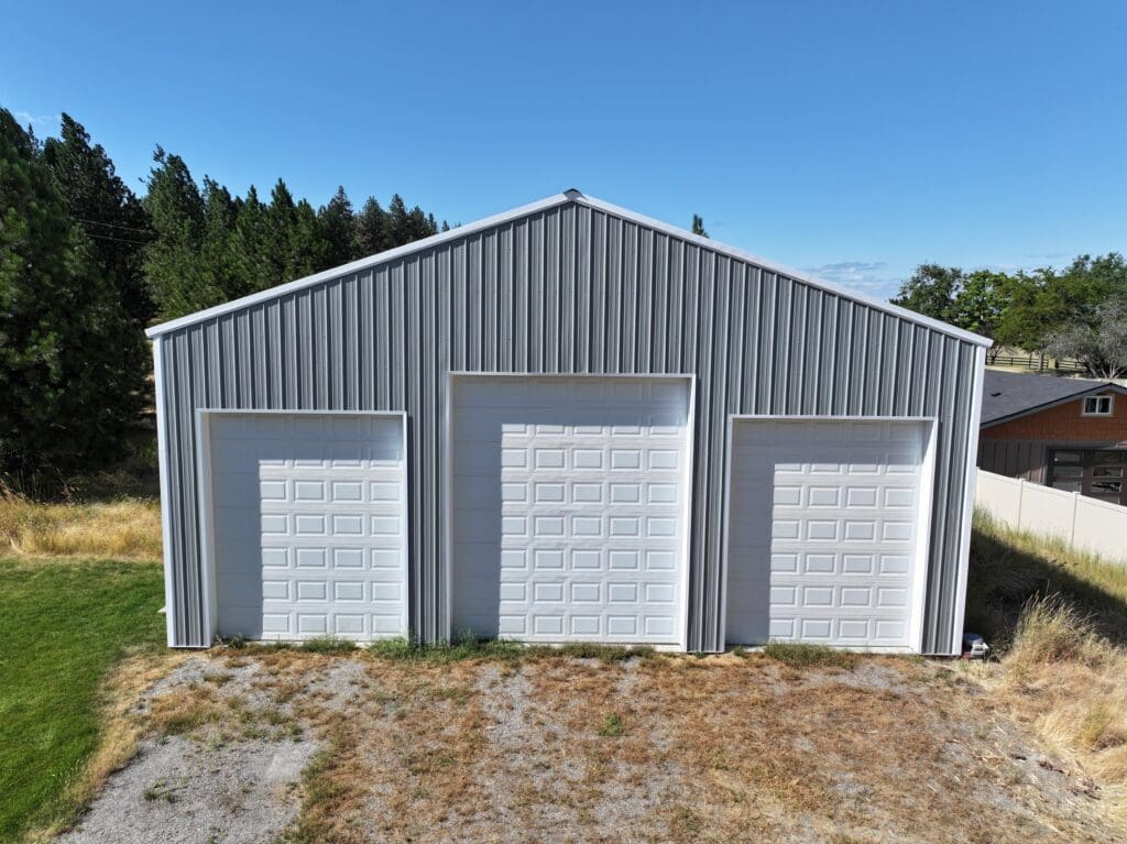 Front view of 40×60 residential pole building with loft in Greenacres Washington