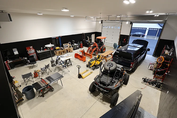 A Large post frame shop has no posts, making storage easy