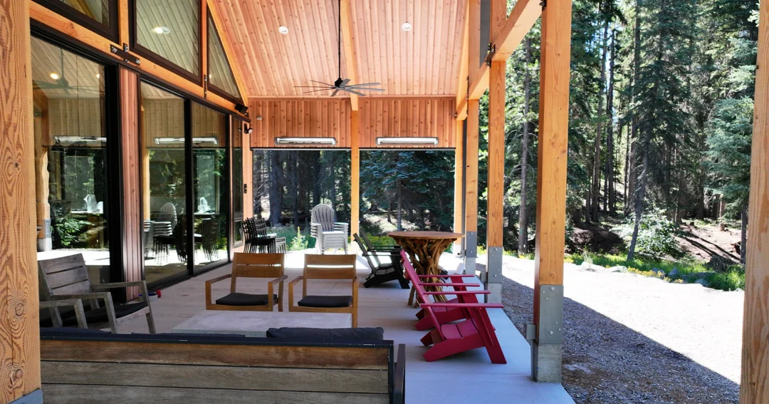 A lean-to porch on a bandominium